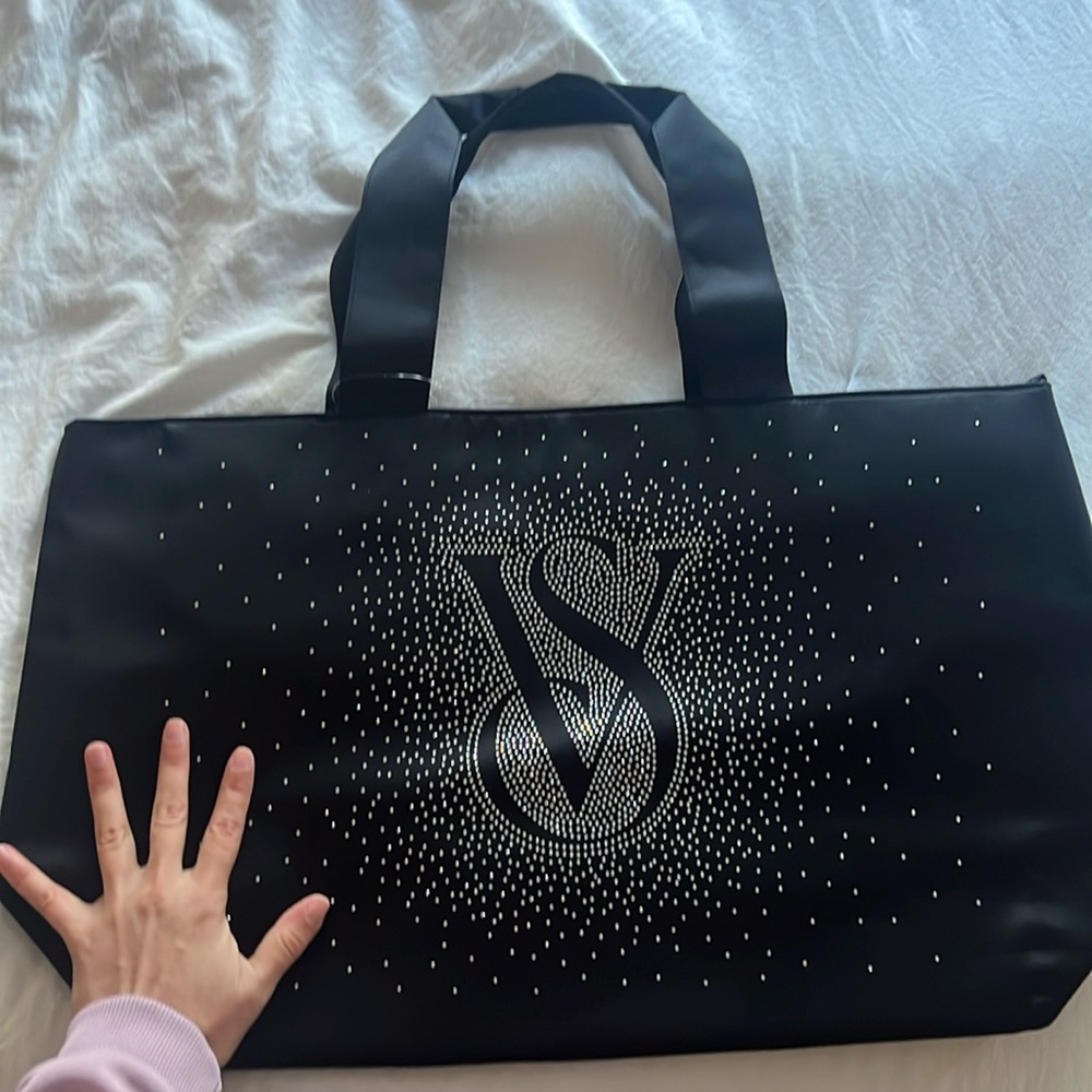 Never worn , new Victoria’s Secret douffle bag
